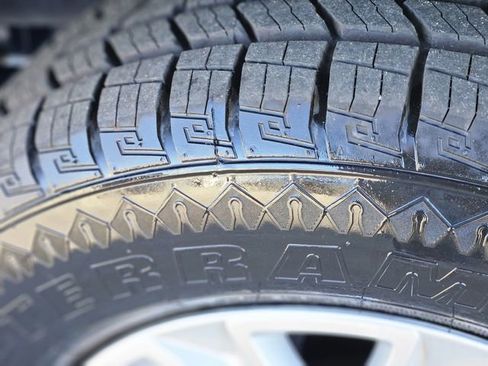 Used 2023 Ford Transit 350 XLT image 11