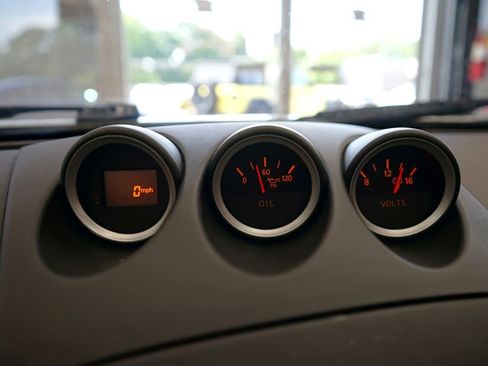 Used 2004 Nissan 350Z Touring RWD image 33