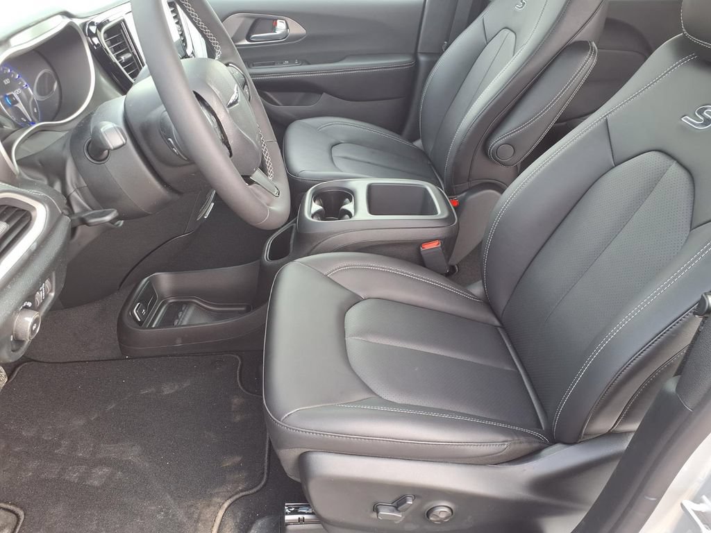 New 2026 Chrysler Pacifica Select w/ S Appearance Package FWD image 6