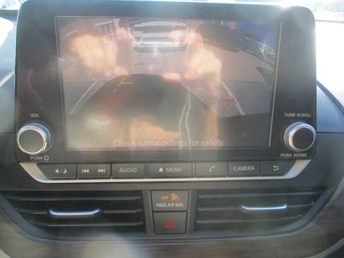 Used 2024 Nissan Altima 2.5 SV image 7