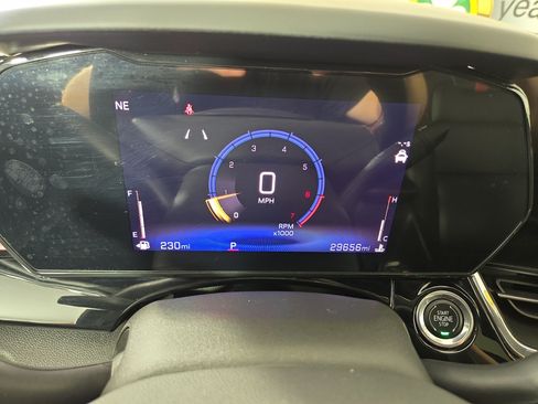 Used 2025 Chevrolet Trax RS w/ Sunroof Package FWD image 17