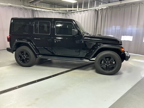 Used 2021 Jeep Wrangler Unlimited Sahara AWD/4WD image 8