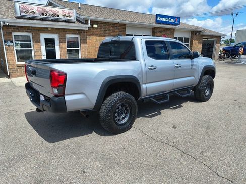 Used 2019 Toyota Tacoma TRD Off-Road AWD/4WD image 5
