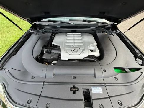 Used 2013 Lexus LX 570 4WD w/ Luxury Pkg image 33