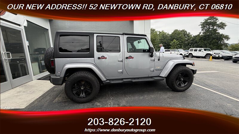 Used 2014 Jeep Wrangler Unlimited Sahara w/ Dual Top Group AWD/4WD image 6
