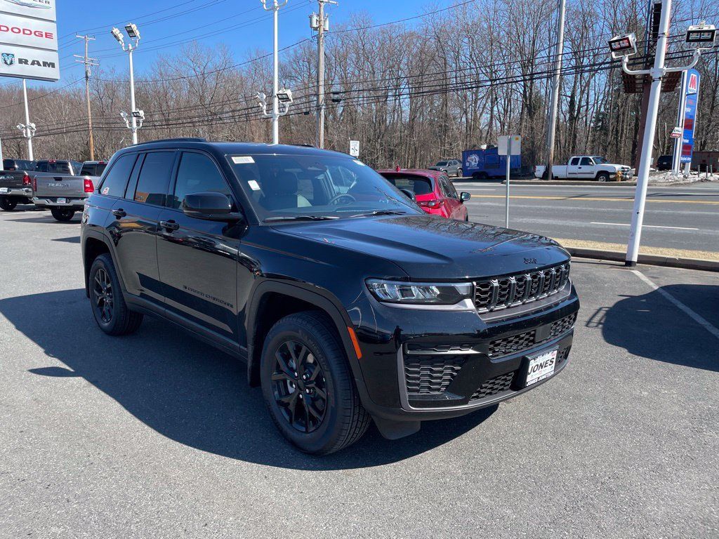 New 2026 Jeep Grand Cherokee Altitude AWD/4WD image 2
