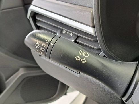 Used 2025 Nissan Altima 2.5 SV FWD image 13