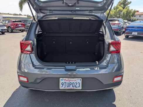 Used 2025 Hyundai Venue SEL FWD image 30