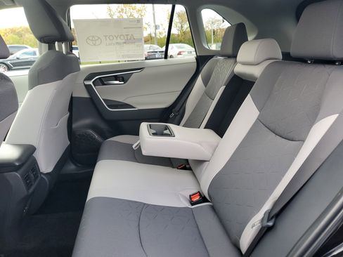 Used 2025 Toyota RAV4 XLE image 13