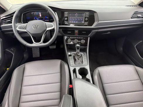 Certified 2024 Volkswagen Jetta SE w/ Panoramic Sunroof Package FWD image 20