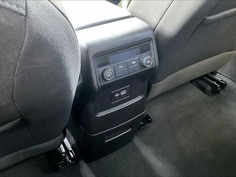 Used 2023 GMC Acadia SLE image 34