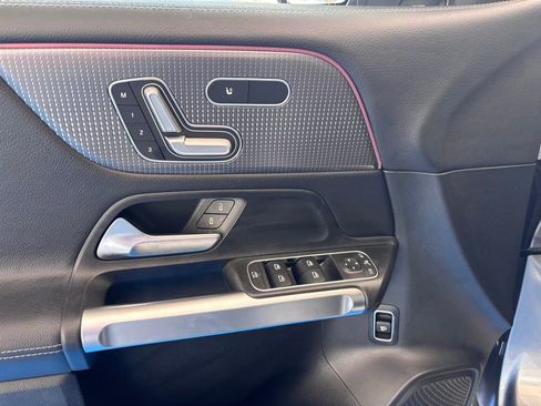 Used 2021 Mercedes-Benz GLB 250 w/ Premium Package image 18