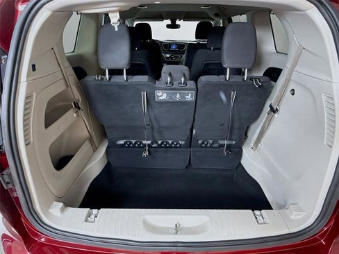 Used 2018 Chrysler Pacifica Touring Plus image 23