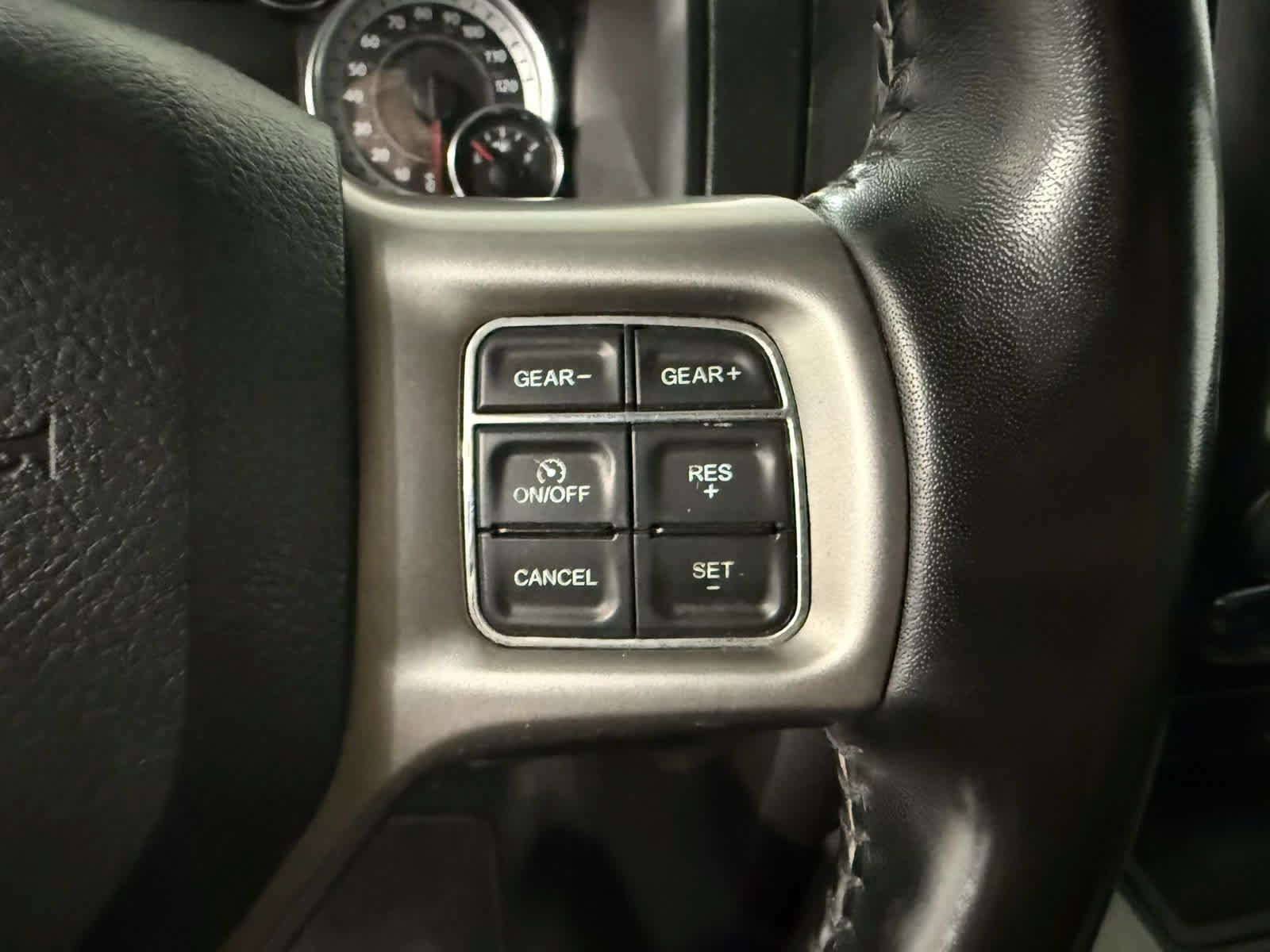 Used 2022 RAM 1500 Classic SLT w/ Electronics Convenience Group AWD/4WD image 18