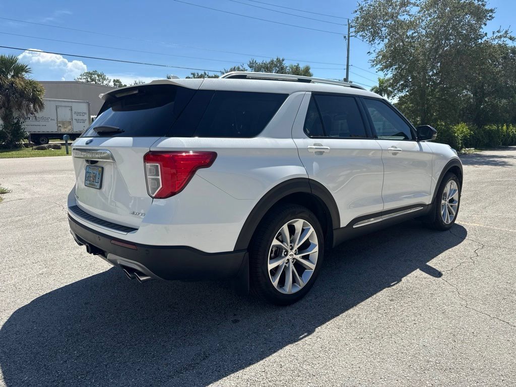 Used 2023 Ford Explorer Platinum w/ Technology Package AWD/4WD image 5
