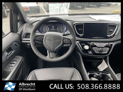 New 2026 Chrysler Pacifica Limited image 21