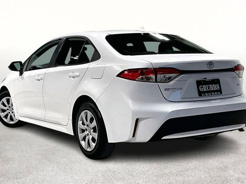 Used 2022 Toyota Corolla LE image 15