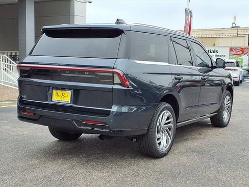New 2025 Lincoln Navigator Reserve image 2