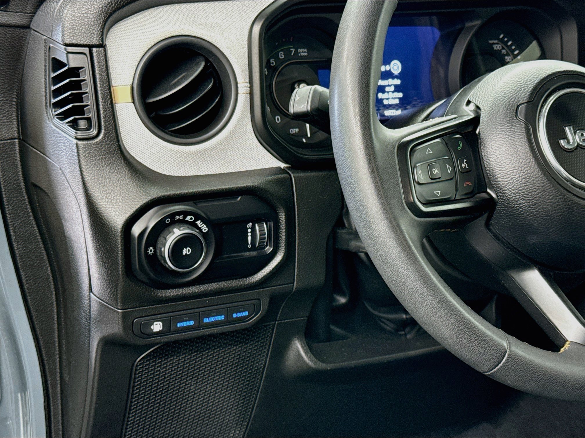 Used 2024 Jeep Wrangler Unlimited AWD/4WD image 16