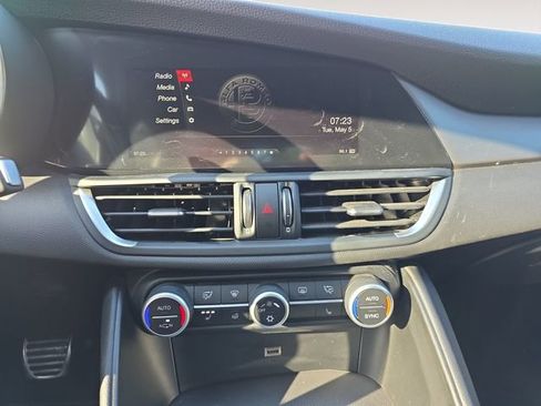 Used 2017 Alfa Romeo Giulia AWD w/ Sport Appearance Package image 10