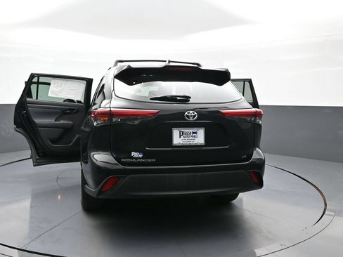 Certified 2023 Toyota Highlander LE FWD image 47