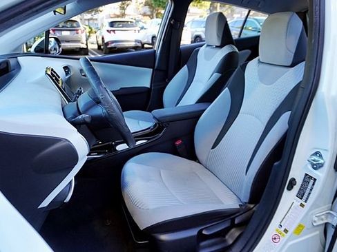 Used 2016 Toyota Prius Four FWD image 19