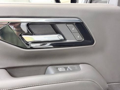 Used 2025 Chevrolet Suburban LS AWD/4WD image 18