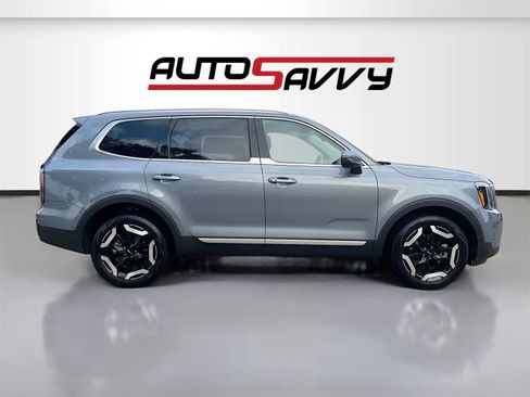 Used 2025 Kia Telluride EX w/ EX Captain's Chair Package image 8