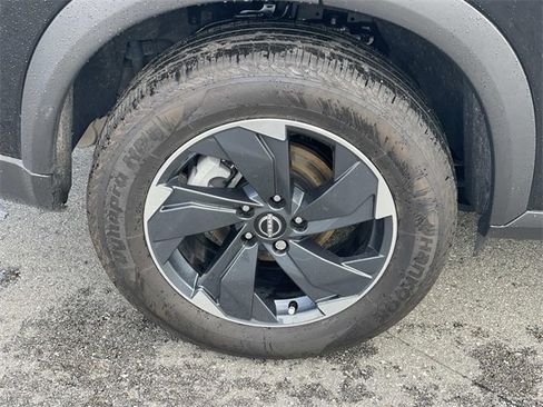Used 2024 Nissan Rogue SV image 38