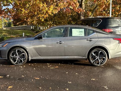 New 2025 Nissan Altima 2.5 SR w/ SR Premium Package image 5