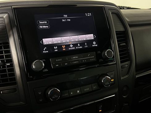 Used 2024 Nissan Titan SV w/ SV Convenience Package RWD image 18