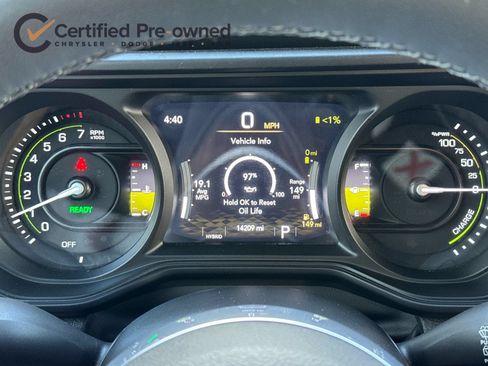 Used 2025 Jeep Wrangler Unlimited Sahara w/ Safety Group AWD/4WD image 25