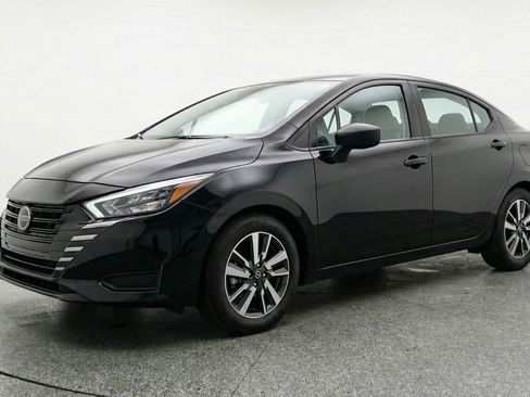 Used 2025 Nissan Versa SV image 3