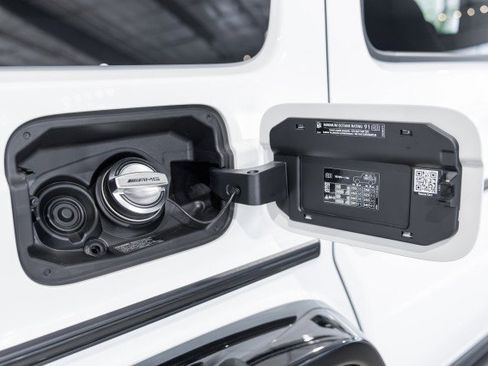 Used 2025 Mercedes-Benz G 63 AMG 4MATIC image 17