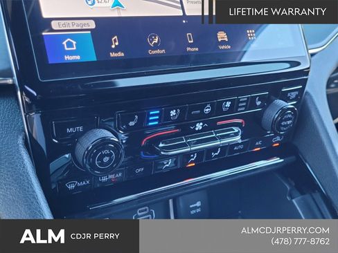 New 2025 Jeep Grand Cherokee Overland w/ Luxury Tech Group IV image 23