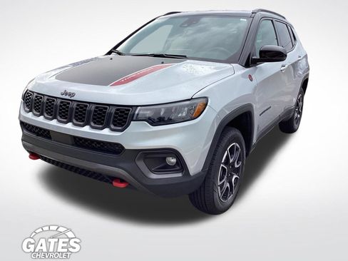 Used 2024 Jeep Compass Trailhawk AWD/4WD image 5