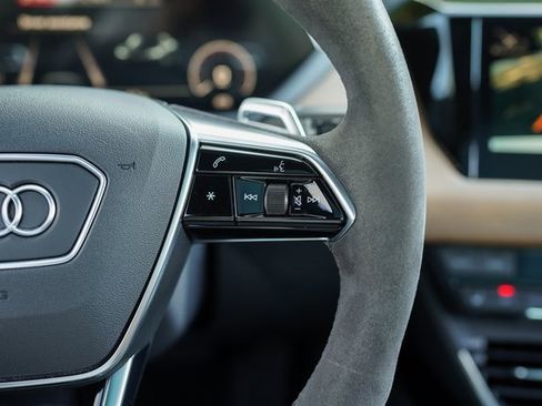 Used 2022 Audi e-tron GT Premium Plus image 30