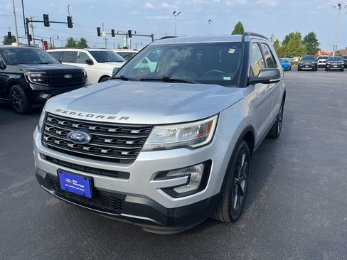 Certified 2017 Ford Explorer XLT w/ Equipment Group 202A AWD/4WD image 3