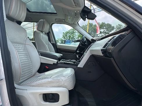 Used 2018 Land Rover Discovery HSE Luxury AWD/4WD image 31