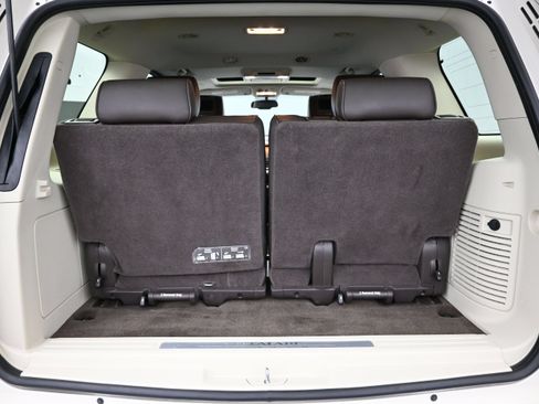 Used 2014 Cadillac Escalade Platinum RWD image 7