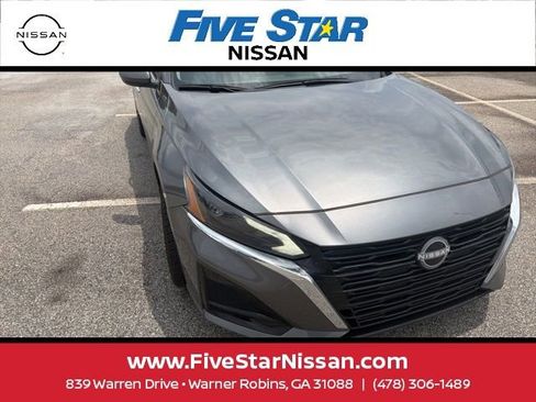 Used 2023 Nissan Altima 2.5 SV FWD image 5