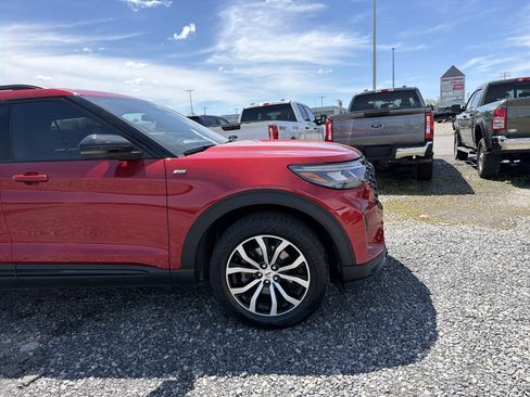 Used 2025 Ford Explorer ST-Line AWD/4WD image 2