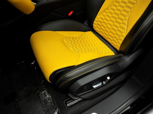 Used 2019 Lamborghini Urus AWD/4WD image 31