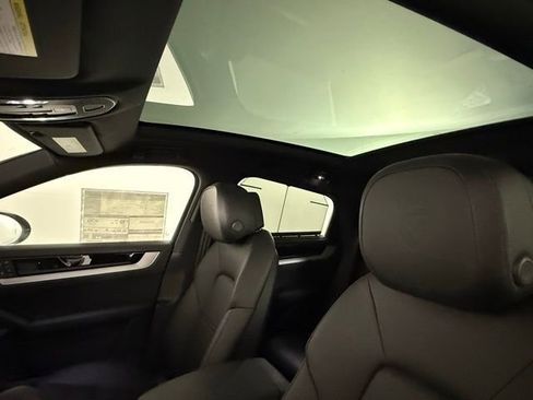 New 2025 Porsche Cayenne Coupe image 29