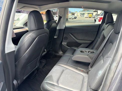Used 2022 Tesla Model Y Long Range AWD/4WD image 11