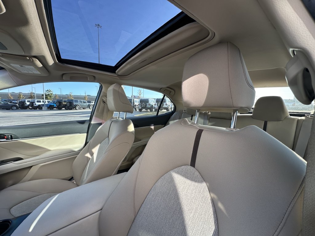 Used 2018 Toyota Camry LE w/ Moonroof Package FWD image 10
