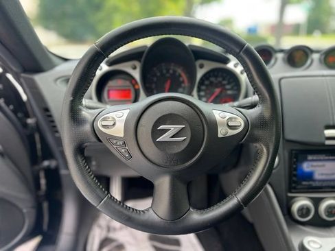 Used 2015 Nissan 370Z Coupe RWD image 21