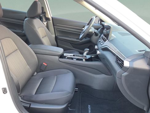 Certified 2024 Nissan Altima 2.5 SV w/ SV Premium Package image 18