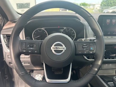 Used 2021 Nissan Rogue SV w/ Premium Package FWD image 16