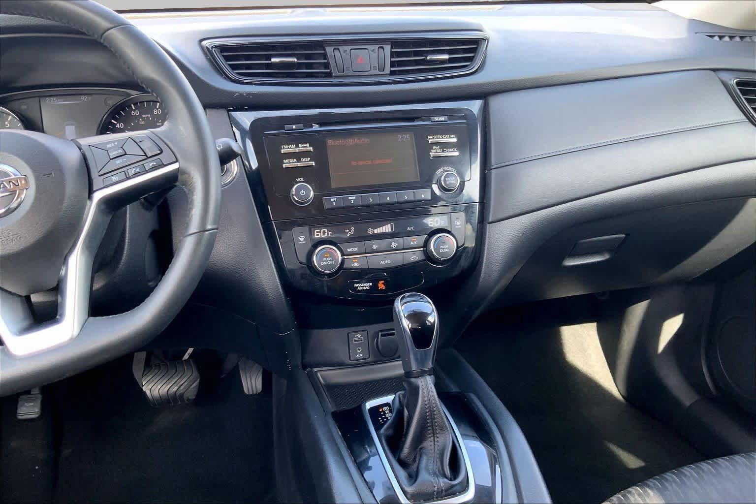 Used 2017 Nissan Rogue SV FWD image 7